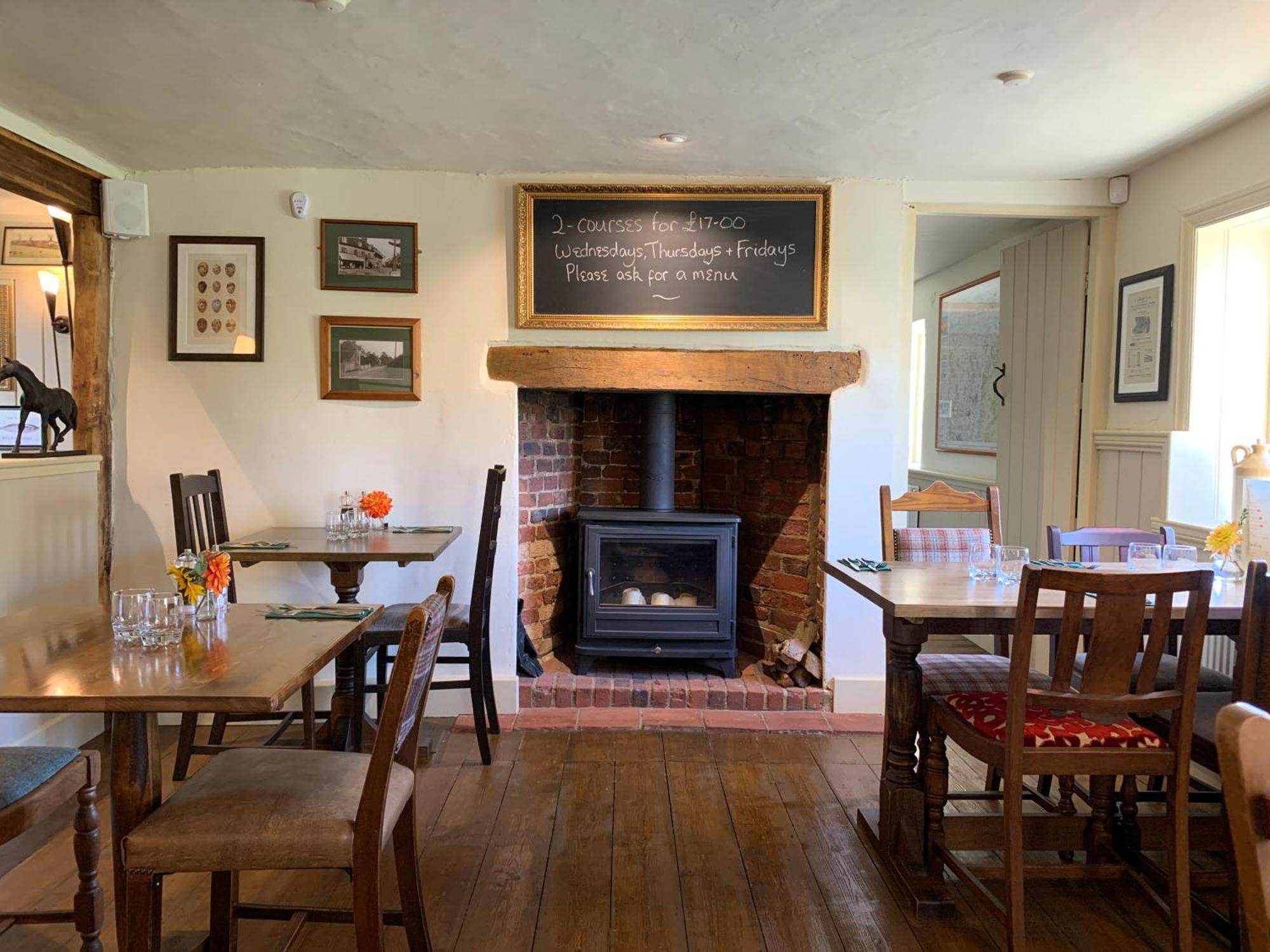 The Cartwheel Inn Whitsbury Εξωτερικό φωτογραφία